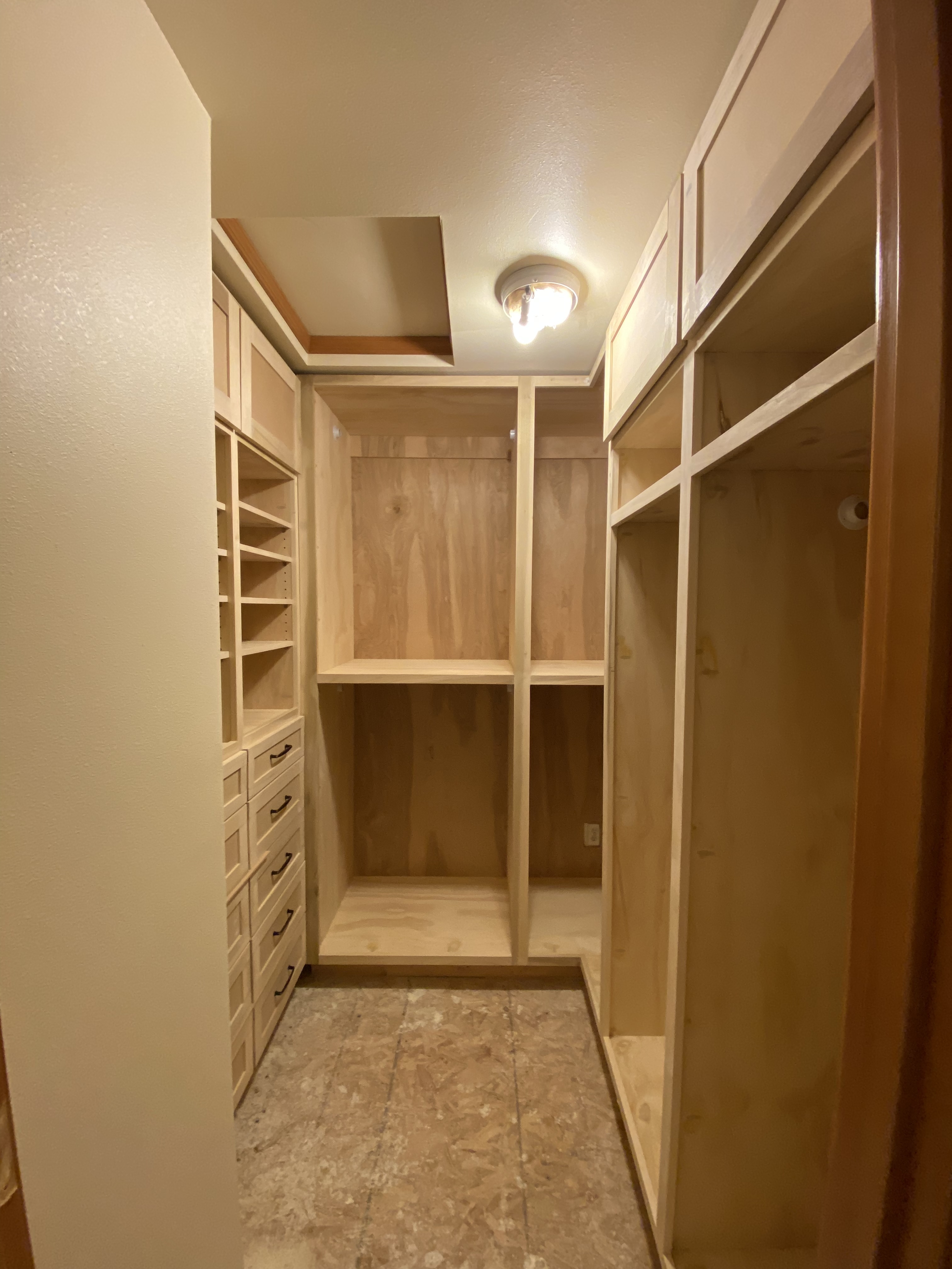 Walk-in closet 1