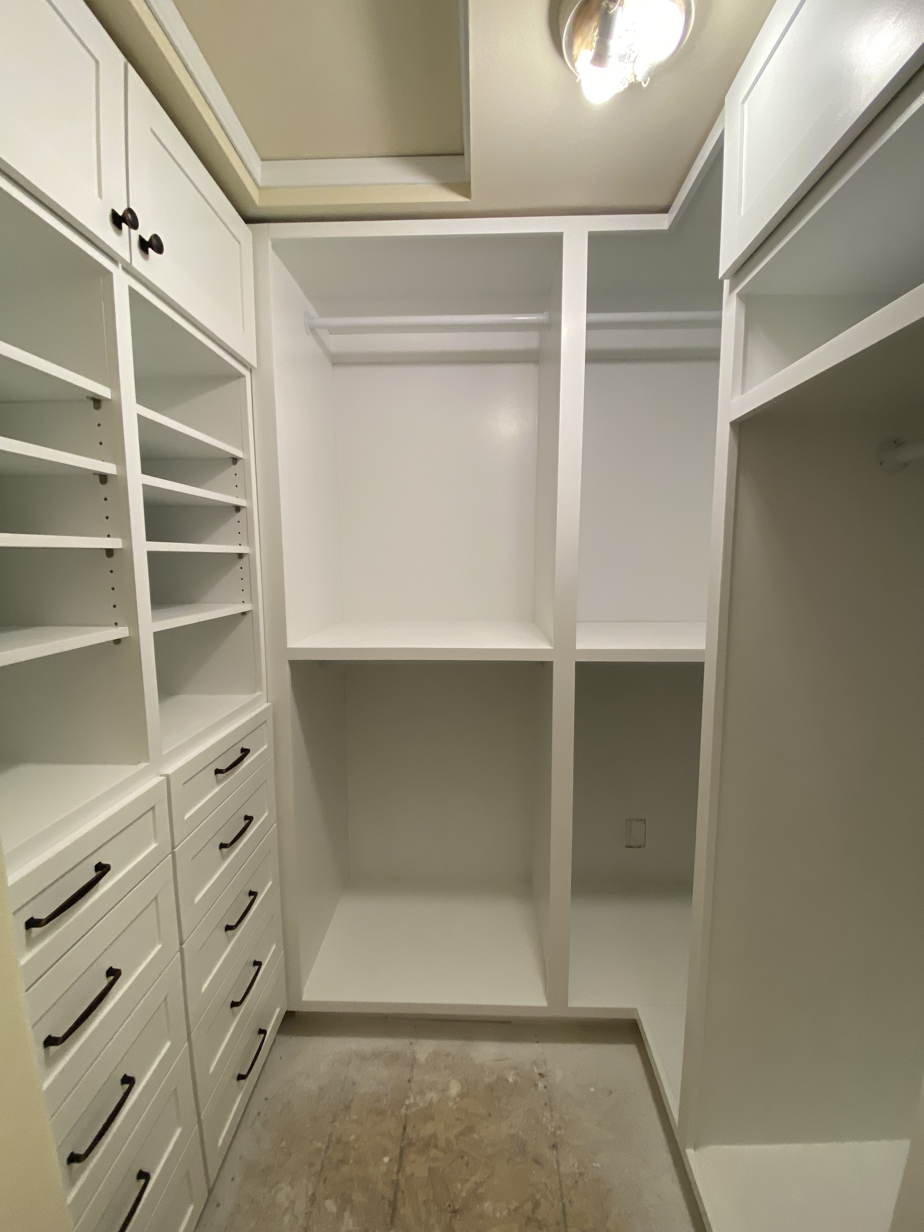 Walk-in closet 5