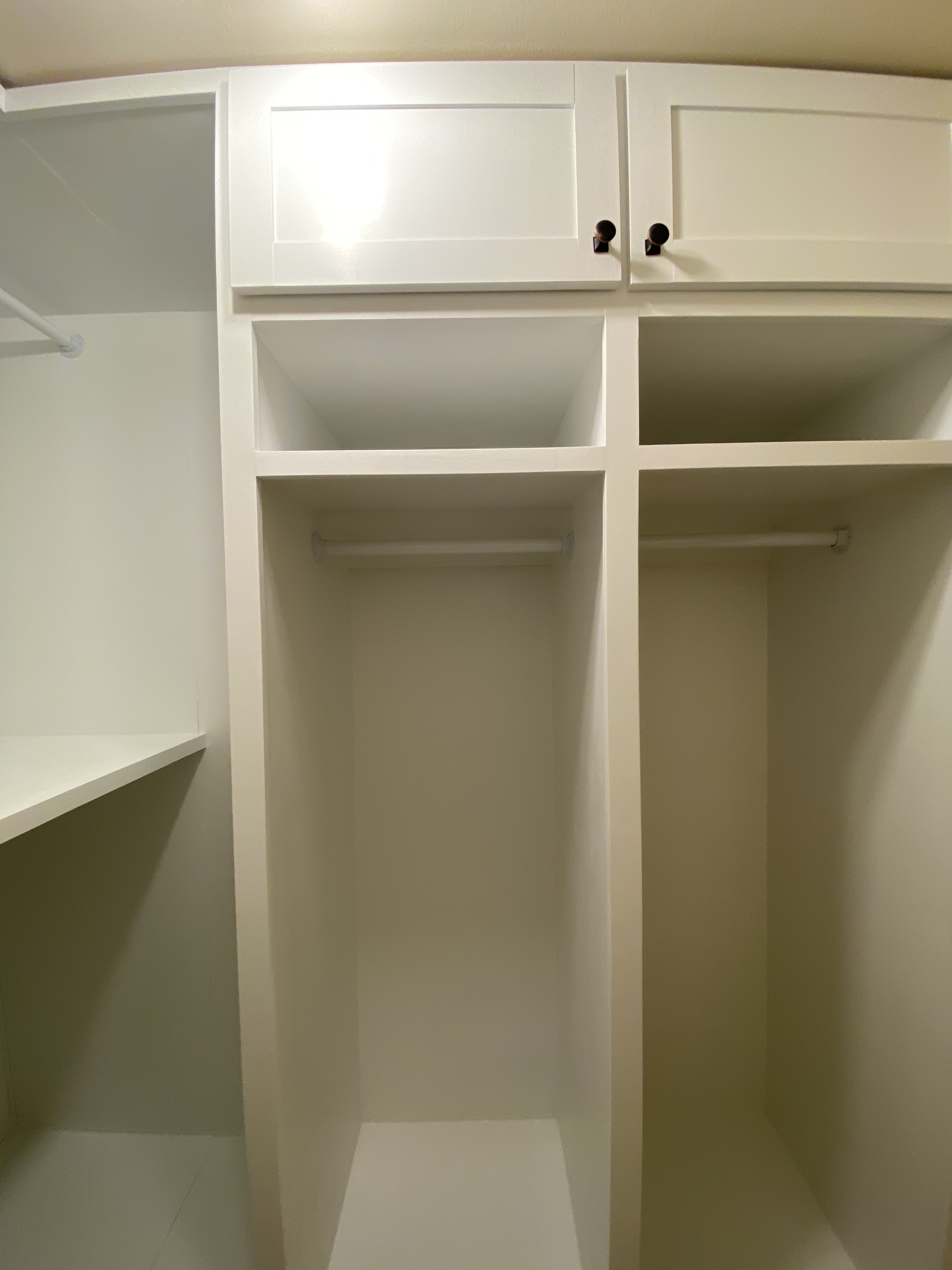 Walk-in closet 6